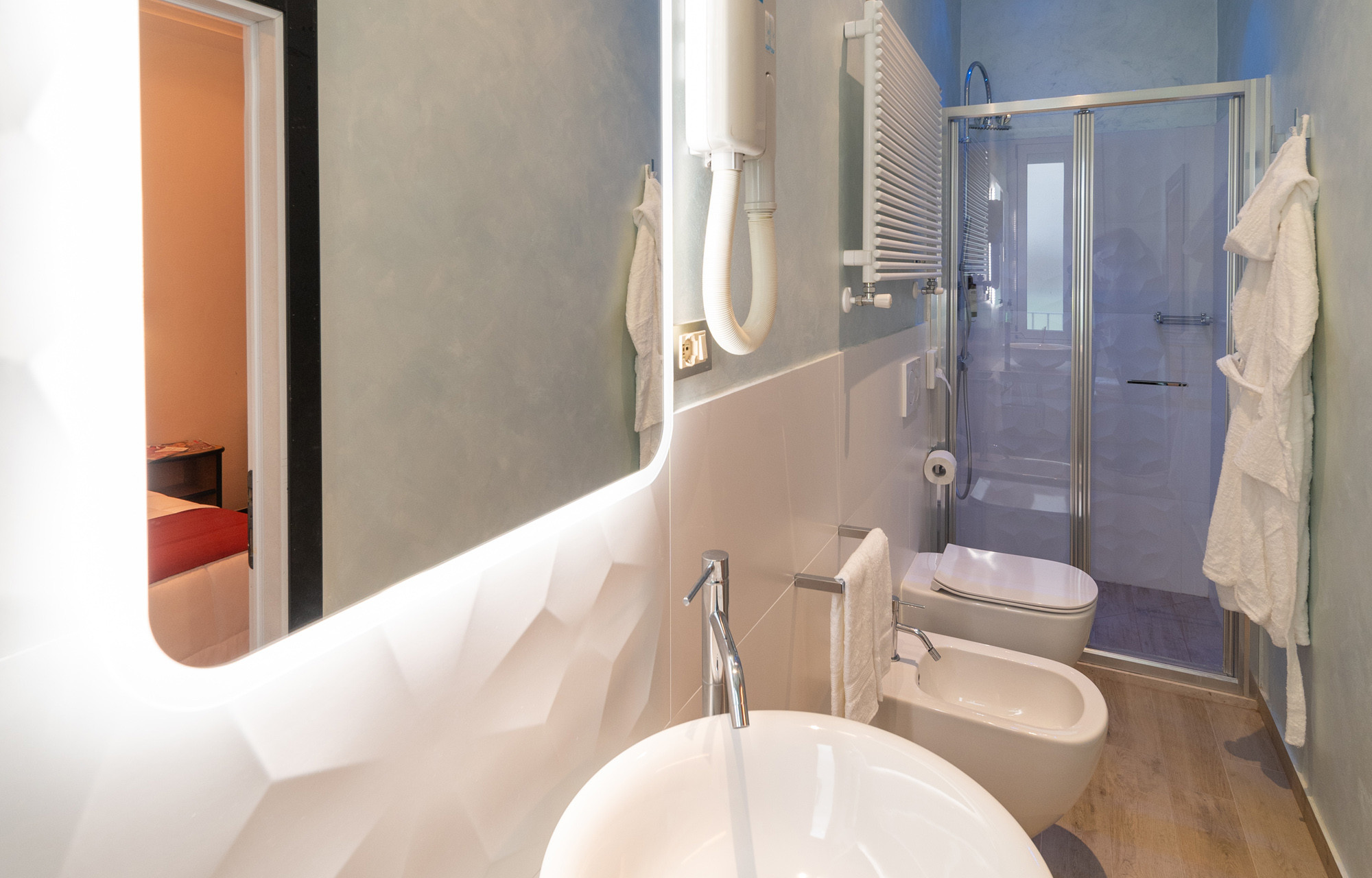 media.Bagno camera matrimoniale Gradisca vista mare 2